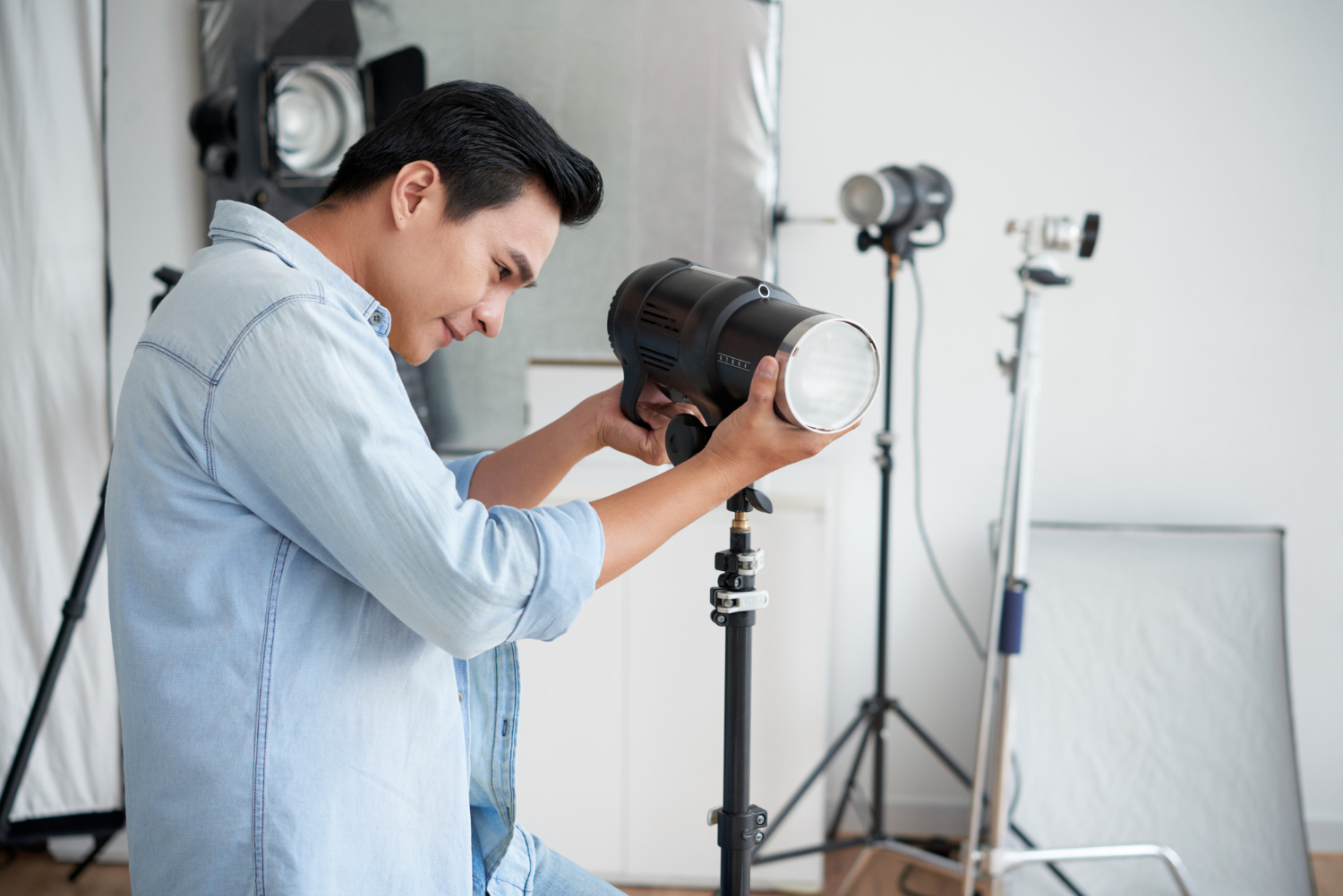อุปกรณ์สตูดิโอที่จำเป็นสำหรับการถ่ายภาพ